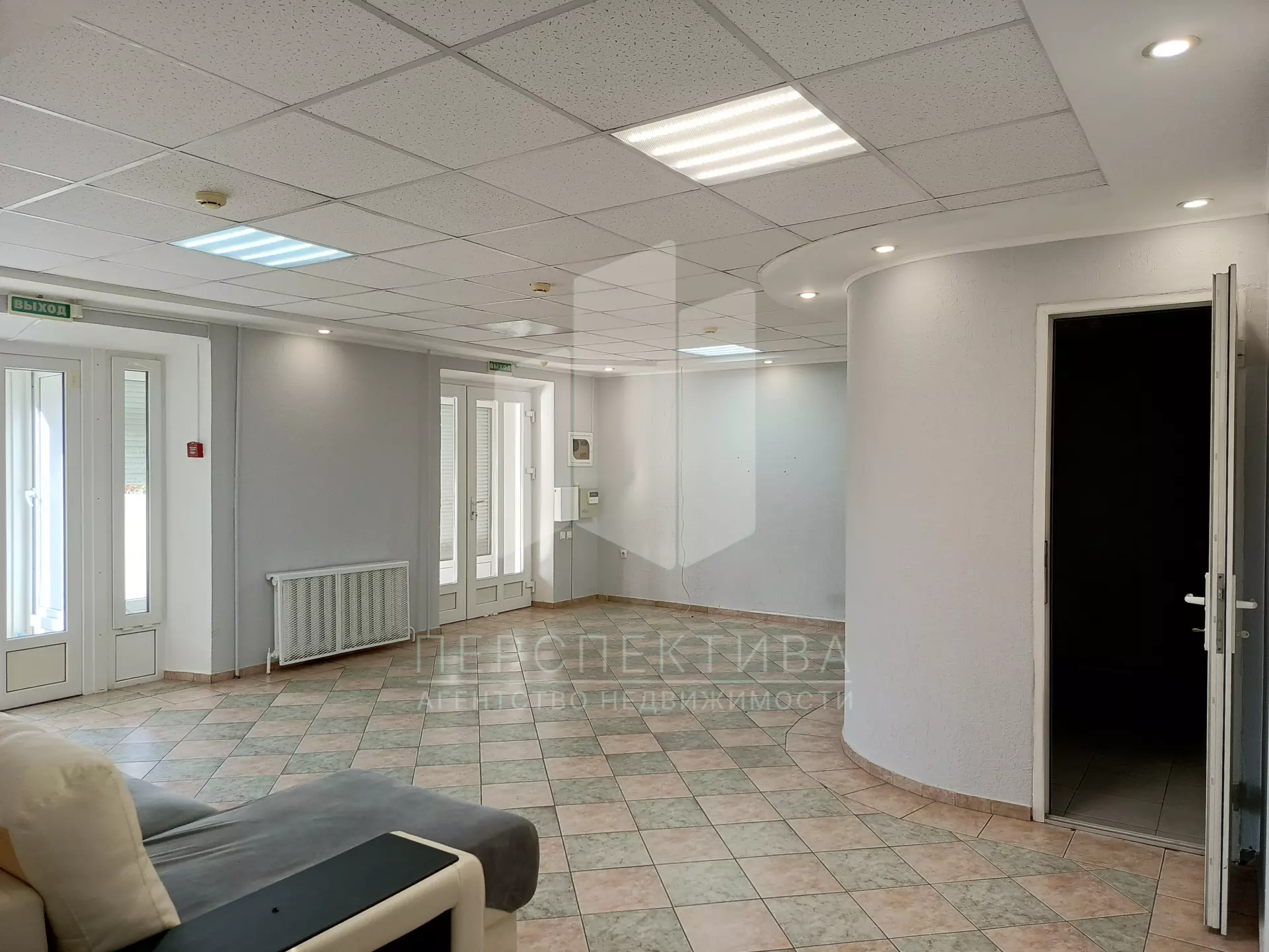Помещение свободного назначения 88,7 м² на первой линии | Первый этаж